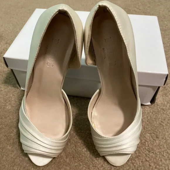 Ivory heels - Picture 4 of 6